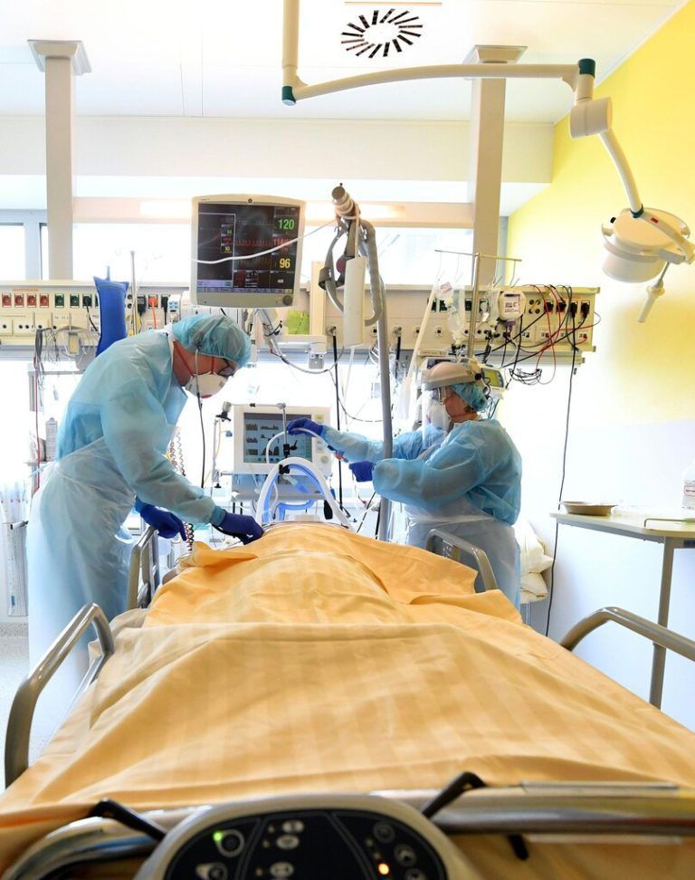 Es gibt weniger schwere Erkrankungen: Zu viele Krankenstände könnten jedoch ebenfalls zum Problem werden, warnt Gesundheitsexperte Czypionka. Vor allem in den Spitälern. <span class="copyright">Foto: APA</span>
