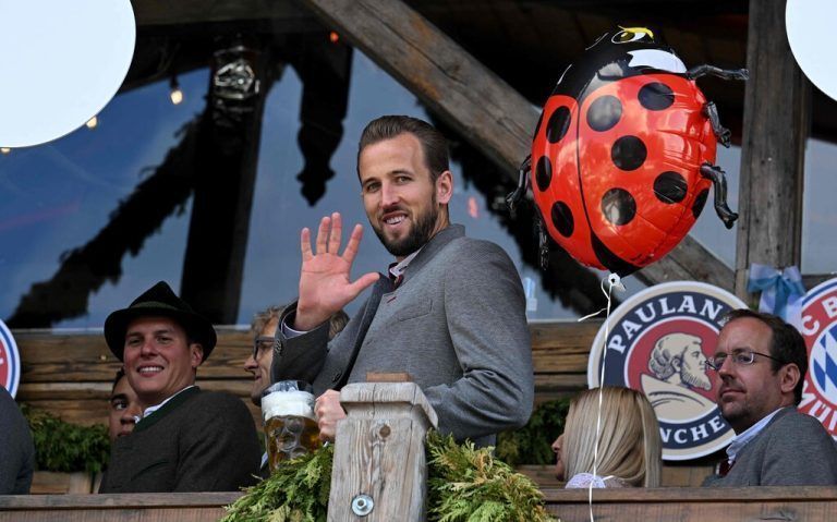 Zuerst ließ es Harry Kane gegen Bochum krachen, dann genoss er die Wiesn.apa