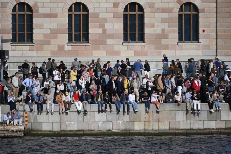 Zusammenhalten lautet die Devise, wenn Krisen bewältigt werden müssen. ap