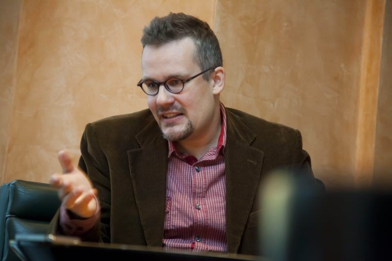 Thomas Schmidinger ist Islamismus- und Nahost-Experte: offene Wirkung von Bildern aus Gaza, vor allem in Ländern, die Palästinensern nahestehen. <span class="copyright">Foto: VN/Paulitsch</span>