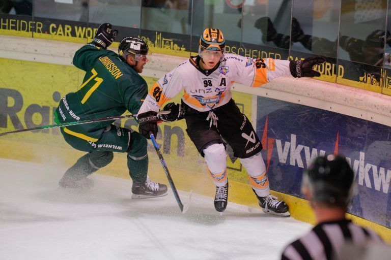 Rassige Eishockeyspiele soll es in Lustenau laut den Visionären einer neuen Funktionshalle irgendwann in einem ganz besonderen Ambiente geben. <span class="copyright">VN/Hartinger</span>