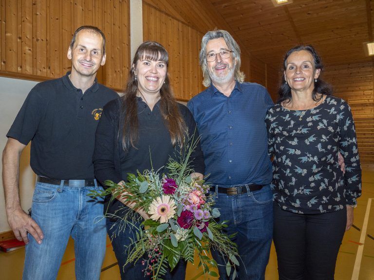 Obmann Klaus Nigsch, Regisseurin Elisabeth Dobler und Oswald Wachter vom Landesverband für Amateurtheater mit Gattin Dagmar (v. l.).