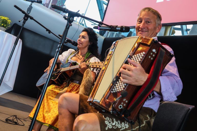 Das Duo „Wald 2" begeisterte mit ihrer Musik. <span class="copyright">steurer</span>