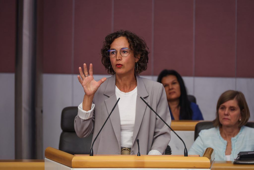 Hinter den Kulissen: Messerscharfe Kritik ins Leere