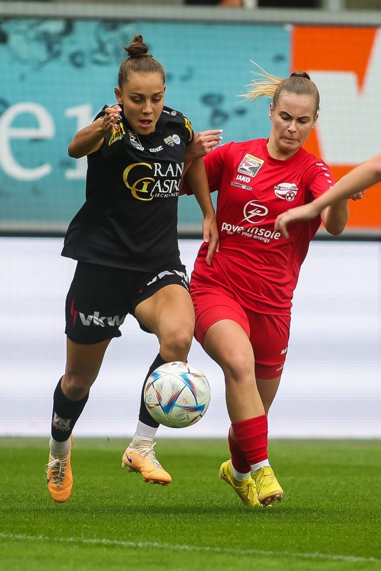 Linda Natter im Laufduell. <span class="copyright">Steurer</span>