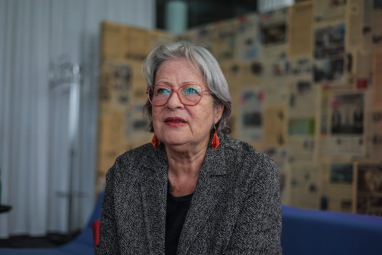 "Als ehemalige Journalistin verspüre ich den natürlichen Drang, auch in meinen literarischen Werken nicht zu weit von der Realität abzuweichen."  <span class="copyright">Phillip Steurer</span>