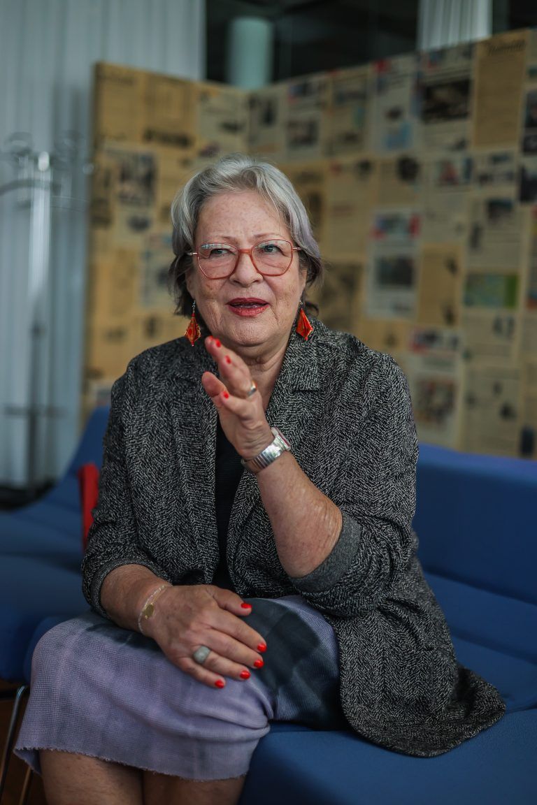 "Flüchtlinge müssen in ihrer Heimat alles zurücklassen, sie kommen mit nichts."  <span class="copyright">Phillip Steurer</span>
