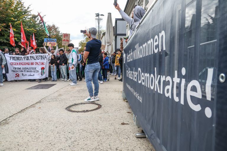In einer Demokratie, im Rahmen der Gesetze, erlaubt: Demonstrationen. <span class="copyright">VN/Philipp Steurer</span>