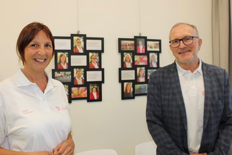 Große Freude auch bei Krankenpflegevereins-Obmann Erwin Rinderer und Pflegedienstleiterin Sonja Kaiser, die im Erweiterungsbau zeitgemäße Räumlichkeiten bekommen haben.