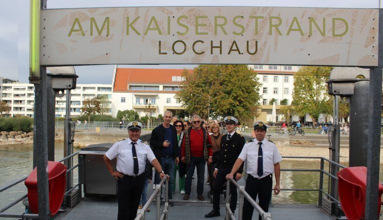 An Bord der Hohentwiel begann die Weinfahrt in Friedrichshafen, die erwartungsvoll gestimmten Festival-Teilnehmer aus Vorarlberg starteten ihre Fahrt am Steg des Kaiserstrands in Lochau.
