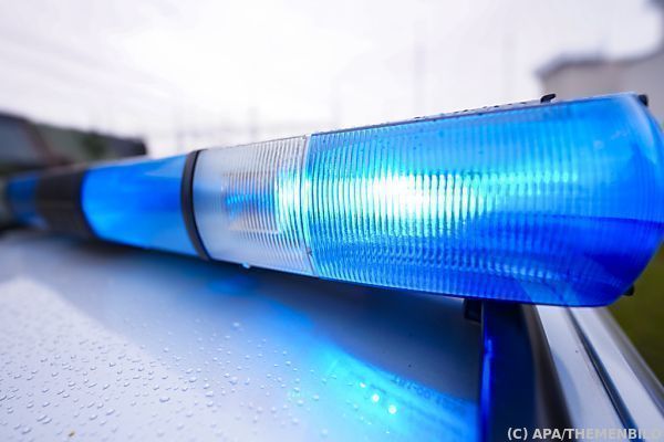 Schlepperfahrzeug mit 47 Personen in NÖ angehalten