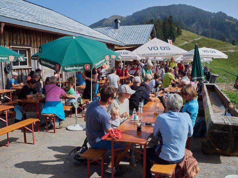 Zahlreiche Besucher waren auf die Maiensäßhütte gekommen.