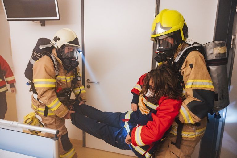 Große Feuerwehrübung am LKH Rankweil übte die Rettung zahlreicher Personen.