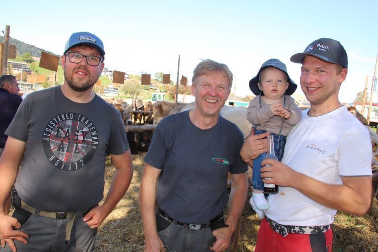 Drei Generationen auf der Viehausstellung: Patrick, Lothar und Mathias Lenz mit Sohn Julian.