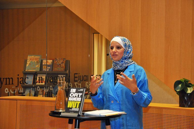 Amani Abuzahras Ansatz ist es, Gewohntes zu dekonstruieren und Menschen zu bestärken. <span class="copyright">lcf</span>