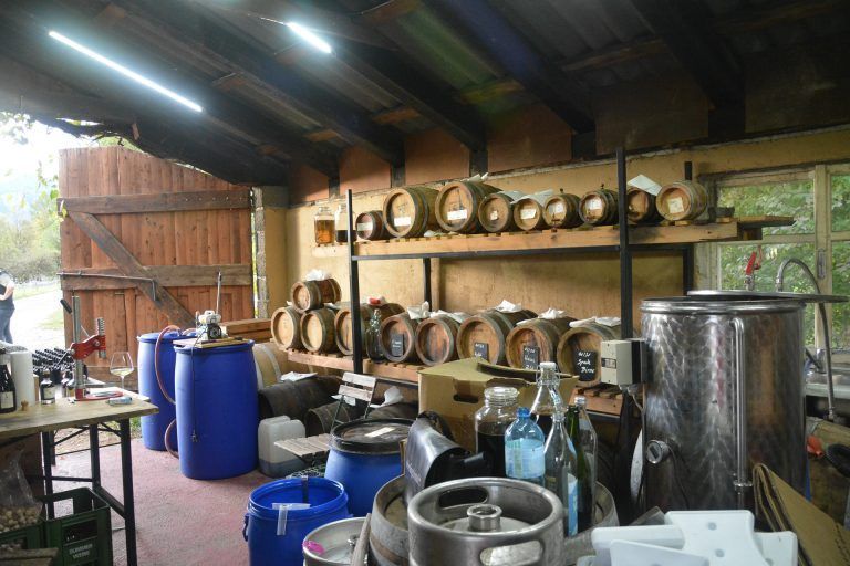 Produziert wird in einem Holzstadel im Dornbirner Forach.