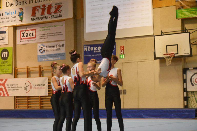 Im Team zeigten die Turnerinnen der TS Lustenau Widum, was sie alles können.