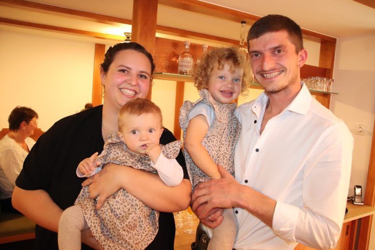 Anna-Lena und Thomas Moosbrugger mit ihren beiden Töchtern Ilga und Rosa.