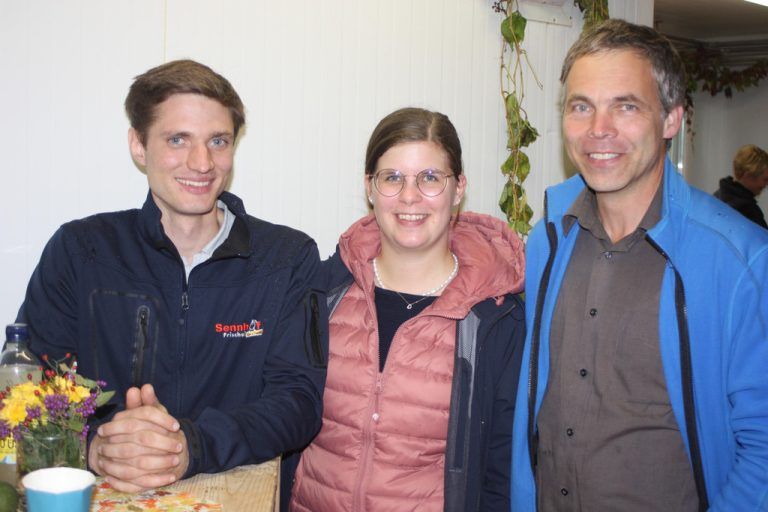 Die Mitarbeiter des Sennhofs feierten mit den Gästen ein fröhliches Herbstfest.