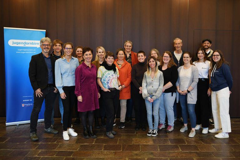 Die Initiatoren: Elmar Luger (v.l.), Felix Schneider, Silvia Uzundal, Franziska Dorsch, Kerstin Lubetz, Marija Zangerle-Dubravac, Johanna Berchtold, Monika Muther, Birgit Fiel, Tabea Hampel, Yasemin Polat, Alexandra Kolbitsch. Nicole Böhler, Hans Braun, Sarah Svoboda, Mona Greussing, Hannes Judt und Hannah Fäßler.