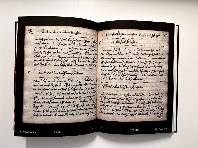 Zu den Rezepten gehören Mandelpudding mit Goldlasur, gebratene Singvögel inklusive ihrer Federn und Wildgerichte. <span class="copyright"> Hier & Jetzt</span>