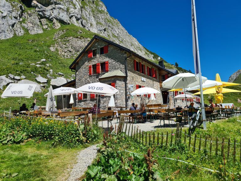Die Ravensburger Hütte ist ein guter Ausgangspunkt für Wanderungen.