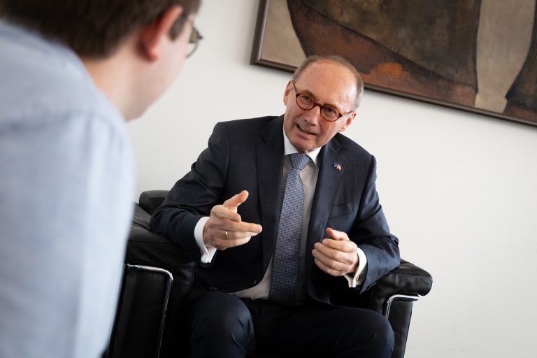 Nach seiner Rede über seinen Rückzug traf sich Othmar Karas mit den Vorarlberger Nachrichten im Haus der Europäischen Union in Wien. <span class="copyright">Gabriel Karas</span>
