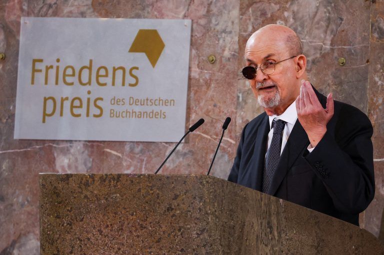 Auf Hass mit Liebe antworten. <span class="copyright"> REUTERS/Kai Pfaffenbach/Pool</span>