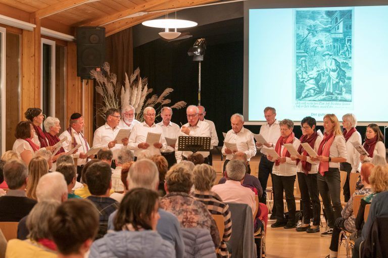 Unter der Leitung von Mag. Franz Josef Kikel trugen die Chorsänger Lieder des Laurentius vor. <span class="copyright">HERBERT SCHNETZER (2)</span>