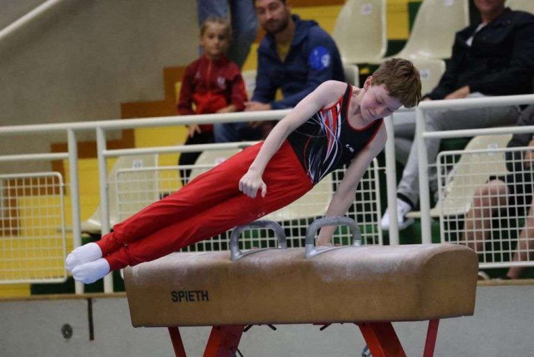 Oskar Jenny holte Gold im Nachwuchs-Mehrkampf und im Mixed-Bewerb.