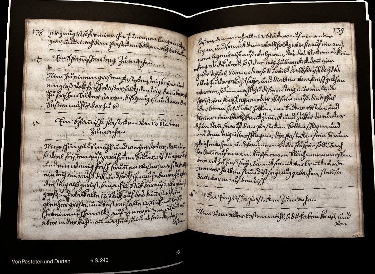 Die Herausgeberinnen haben außerdem 45 Rezepte aus dieser Zeit nachgekocht. <span class="copyright"> Hier & Jetzt</span>