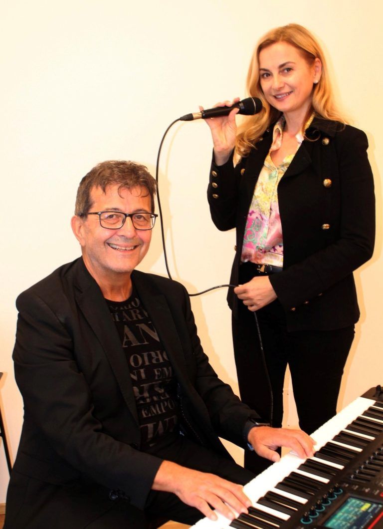 Ivo Bonev und Mila Meusburger lieferten den passenden musikalischen Rahmen – „What a wonderful World“ oder „Imagine“ und die „Route 66“ führte von Salzburg über Innsbruck nach Lauterach.
