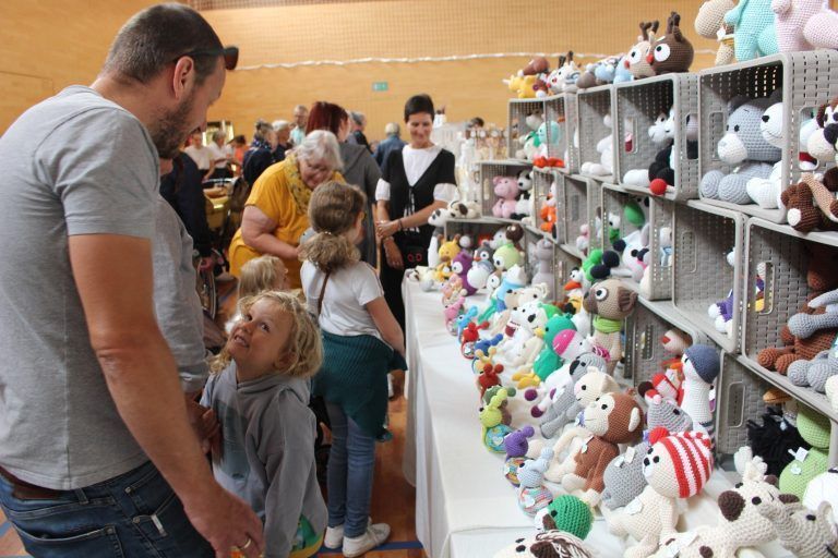 Ein wahres Meer von originellen selbstgefertigten Kuscheltieren ließ die Herzen der Kids höherschlagen.