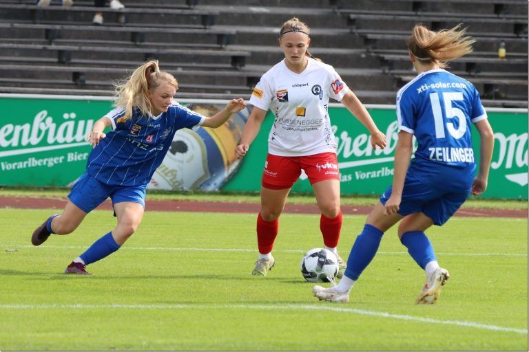 Dornbirns Jana Sachs (Mitte) freut sich auf das Treffen mit ihrem Exklub. <span class="copyright">Knobel</span>