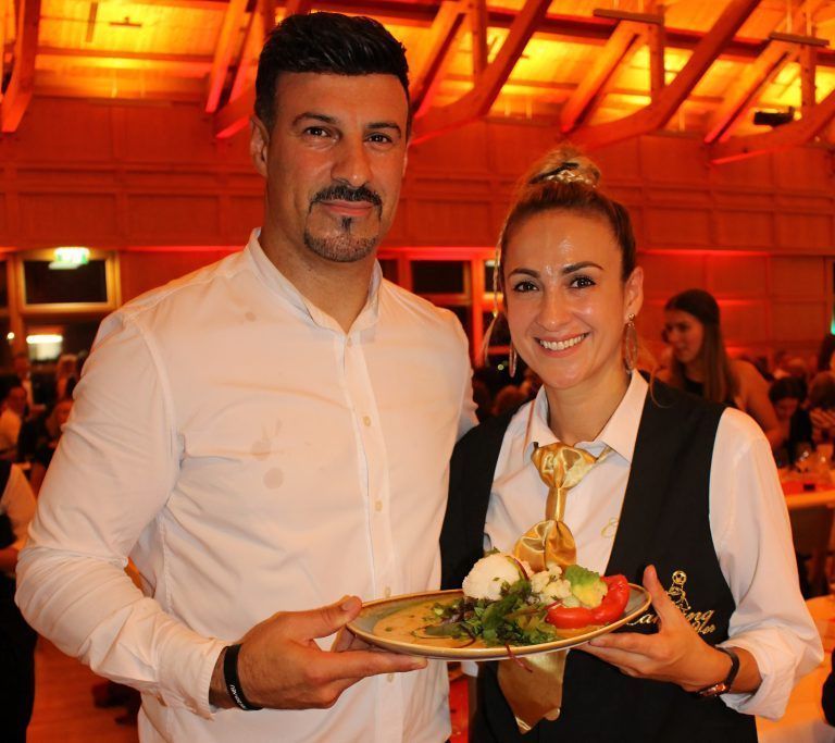 Caterer Volkan Özgün und seine Schwester Pempc Özgün-Kati verwöhnten die Ballgäste mit ihrem Team kulinarisch.