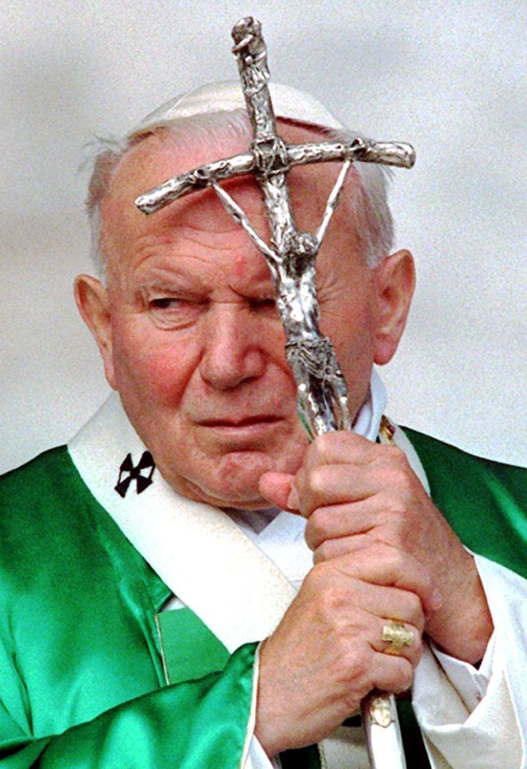 Papst Johannes Paul II. stiftete eine Buchpatenschaft.  <span class="copyright">EPA / ANSA /MONTEFORTE</span>