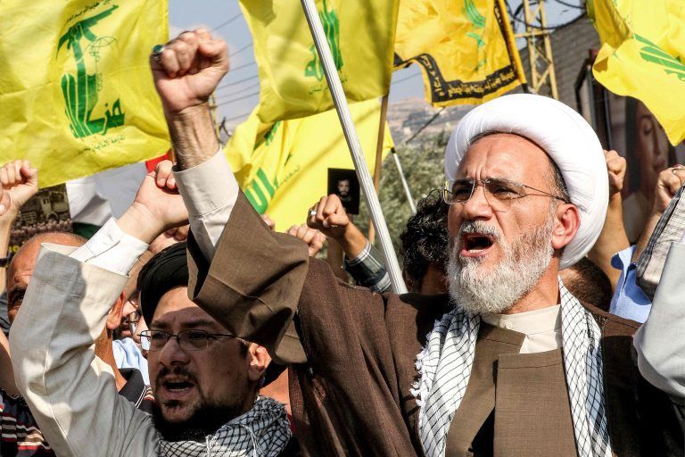 Hisbollah-Anhänger im Libanon: Ihre Führung droht, in den Krieg einzugreifen, wenn Israel Gaza angreift. <span class="copyright">Foto: APA</span>