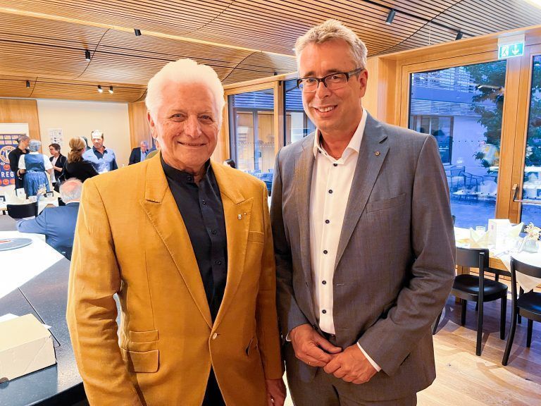 Alt-Dir. Albert Kofler mit Dir. Peter Heine (Schwärzler).