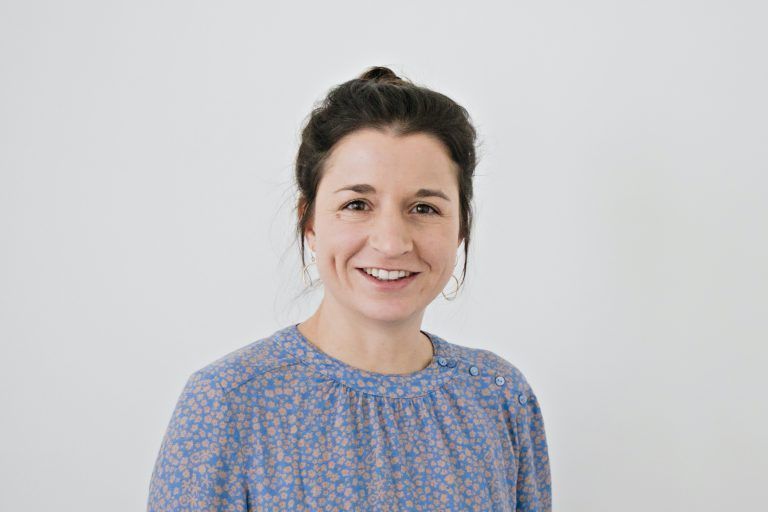 Claudia Reiter analysiert die Befragungsergebnisse regelmäßig und stellt fest, dass die Gruppe derer, die zu kämpfen haben, zumindest nicht mehr größer wurde. <span class="copyright">Foto: IHS</span>
