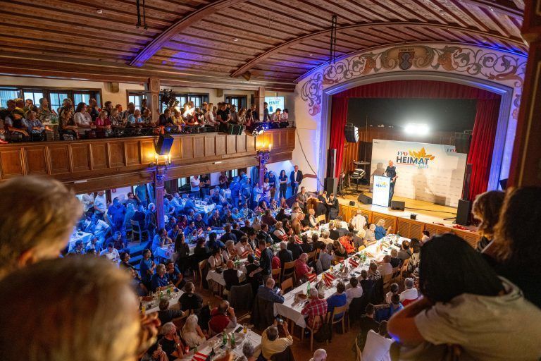 Der Gössersaal in Bregenz war brechend voll. <span class="copyright">VN/Rhomberg</span>