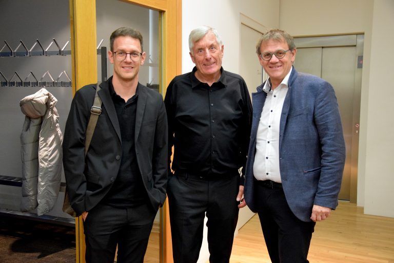 Chorleiter Philipp Nesensohn (Cantemus Chor, Gioia Chor), Cantemus Chor-Obmann Josef Fritsche und LAbg. Christoph Thoma.