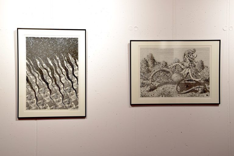 Tuschezeichnungen von Michael Salvadori: „Kaminträume“ (links) und „Spaziergänger“.