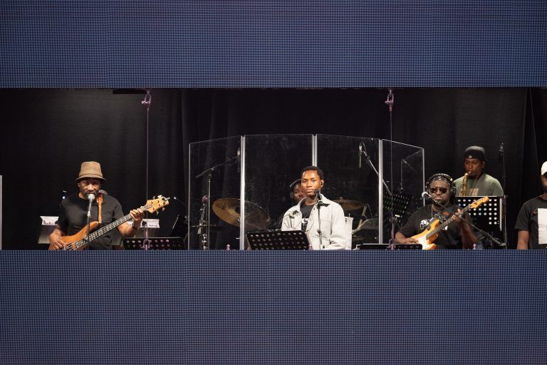 Die Band spielt im Hintergrund live. <span class="copyright">rhomberg</span>
