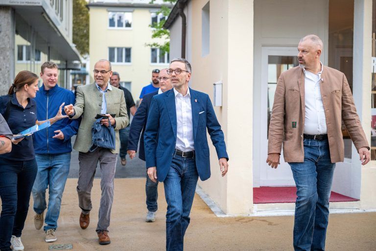 Um 18 Uhr hat das lange Warten ein Ende.<span class="copyright"> VN/Rhomberg</span>