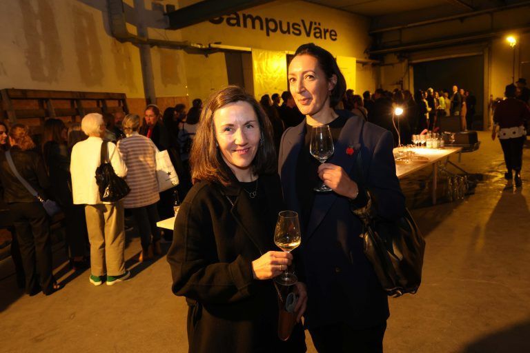 Hotelierin Andrea Schwärzler und Kathrin Dünser (Vbg. Museum).