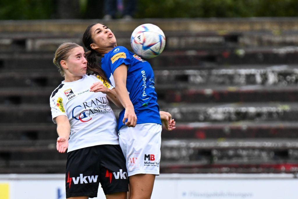 Der Favorit schlug im Derby zu