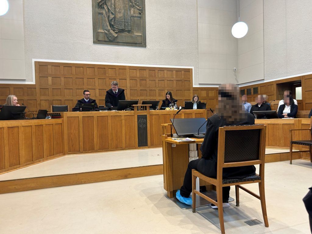 Opfer in Kofferraum geworfen und mehrfach mit Stanleymesser geschnitten