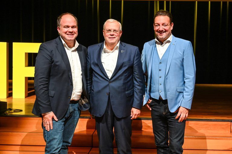 VN-Chefredakteur Gerold Riedmann, Korrespondent Christian Wehrschütz und Manfred Miglar (Raiffeisen Landesbank Vorarlberg). <span class="copyright">Udo Mittelberger/Veranstalter</span>