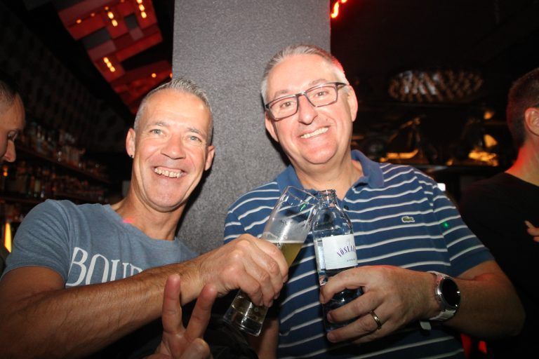Peter und Michael aus Frastanz genossen im Flax Feldkirch die rauschende Live-Nacht.