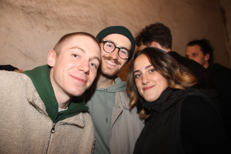 Reinhard, Nico und Lara feierten in der Bunt Bar bis tief in die Nacht.